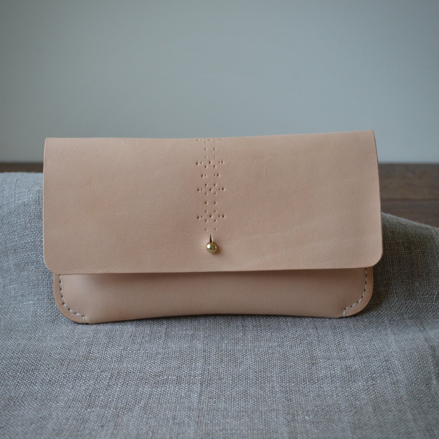 TOOLED VACHETTA POUCH