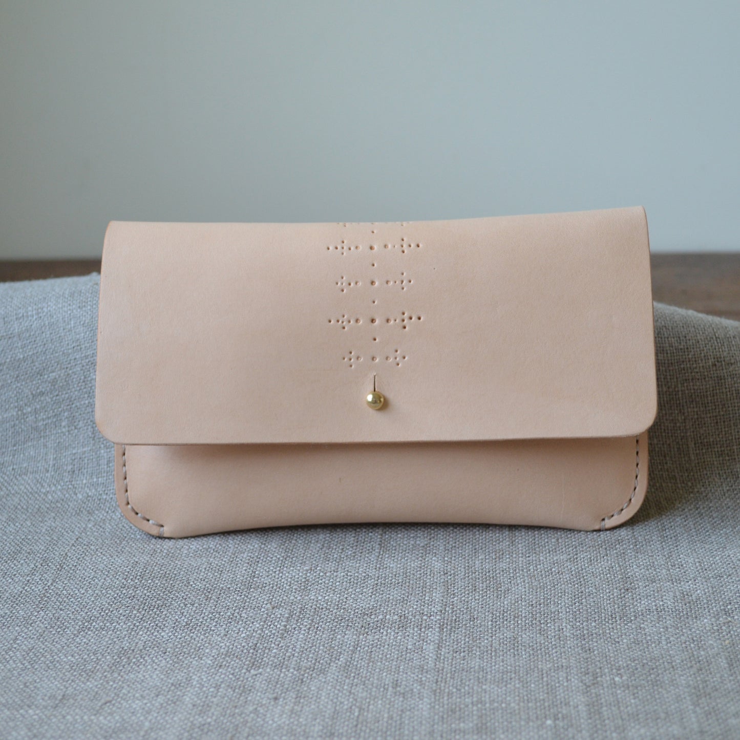 TOOLED VACHETTA POUCH