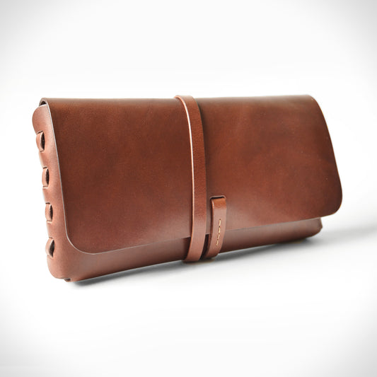 WOVEN CLUTCH