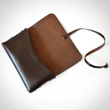WOVEN CLUTCH