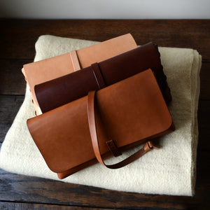 WOVEN CLUTCH